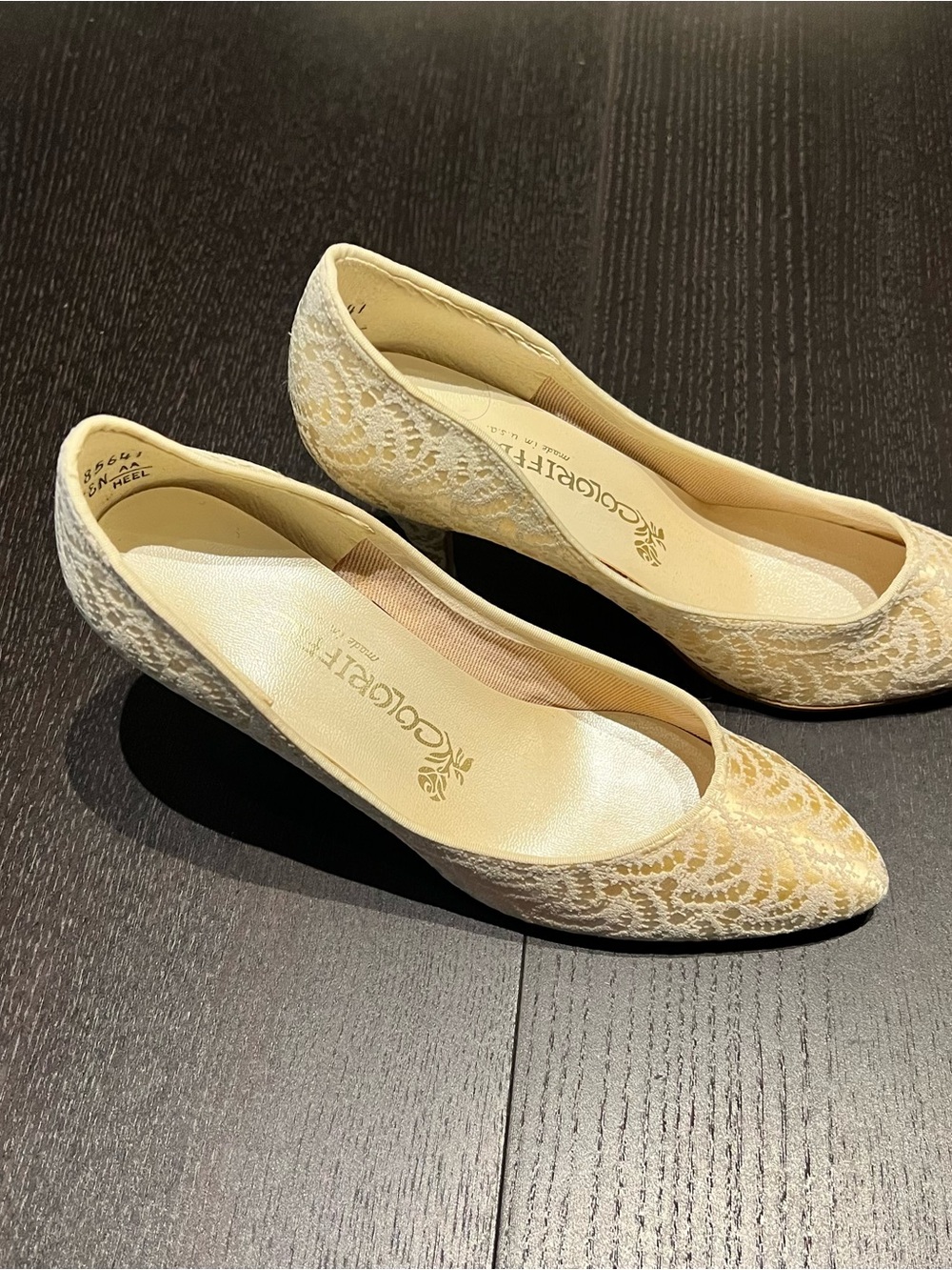 Vintage Cream Glitter Pointed-Toe Heels